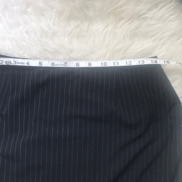 Black and white pin striped skirt with pleating - Picture 6 of 7